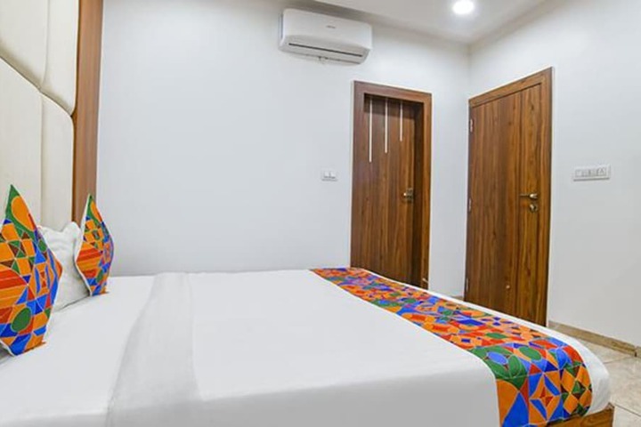 Room 10 of 24