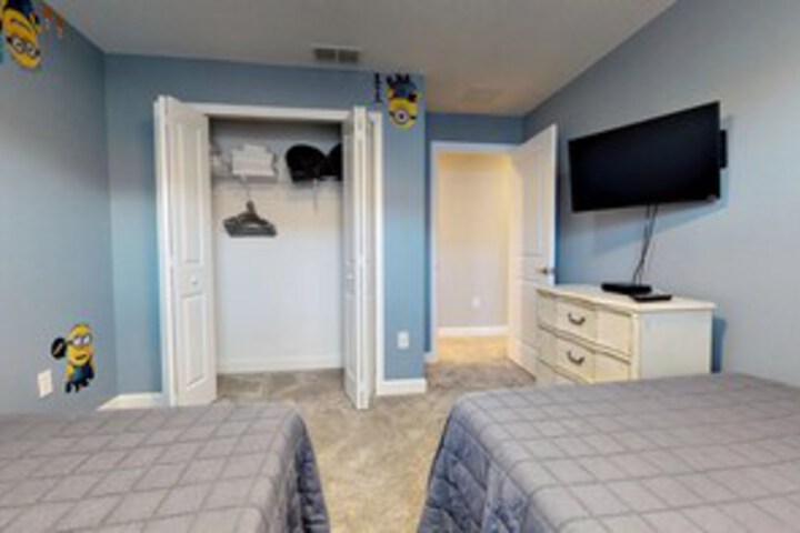 Room 17 of 28