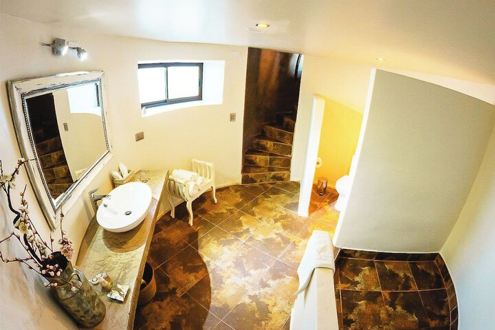 Room 73 of 122