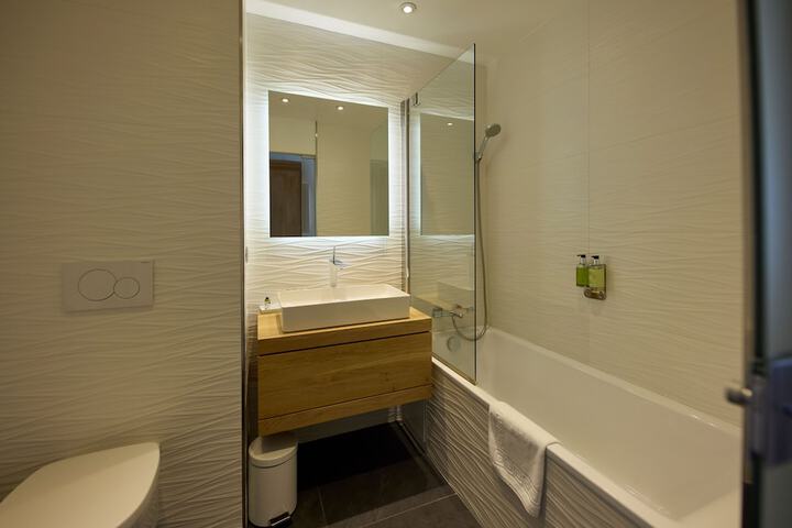 Room 12 of 42