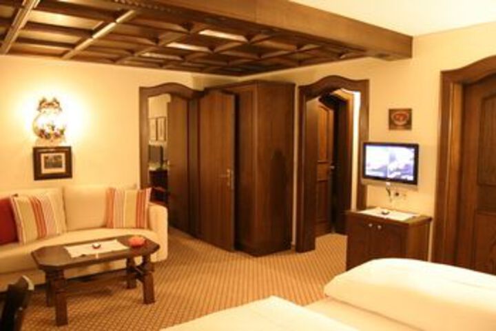 Room 32 of 43