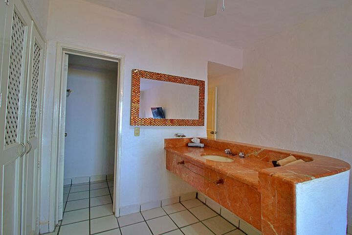Room 3 of 46