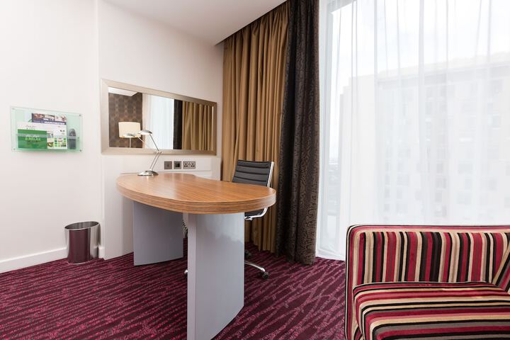 Room 2 of 137