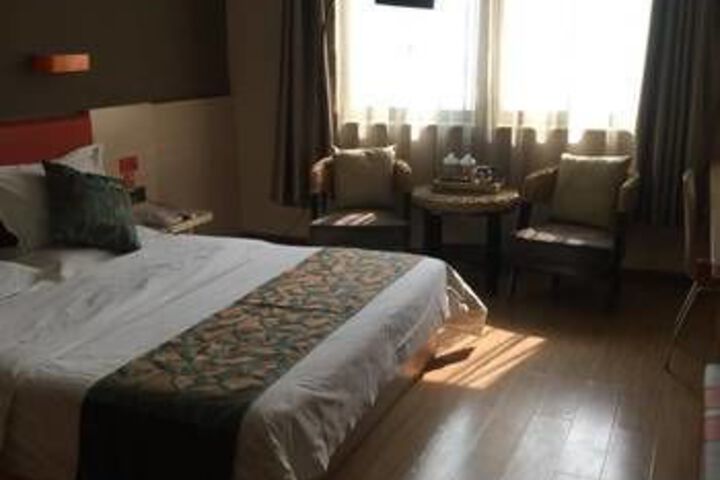 Room 10 of 12