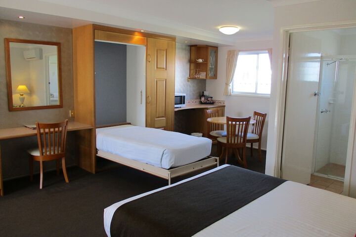 Room 3 of 68
