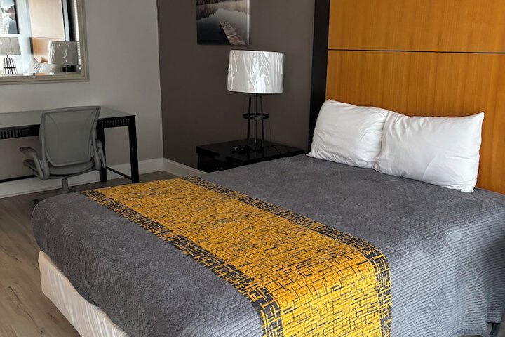 Apm Inn & Suites