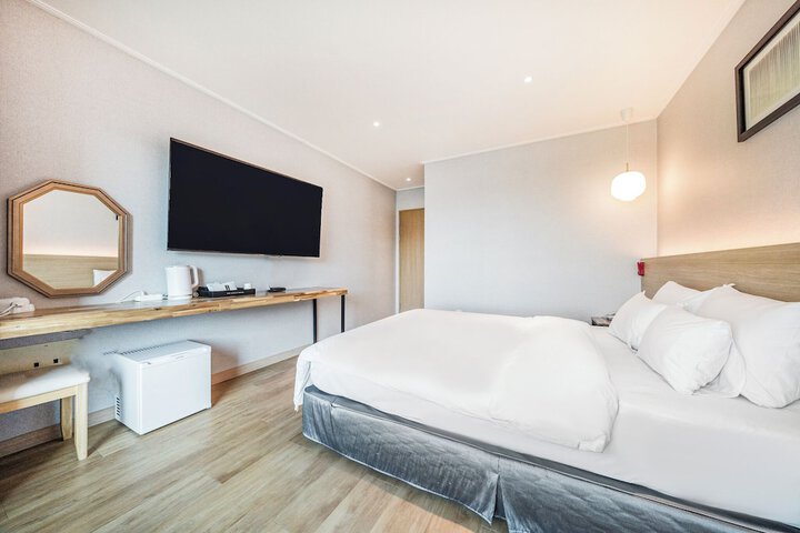 Room 8 of 39