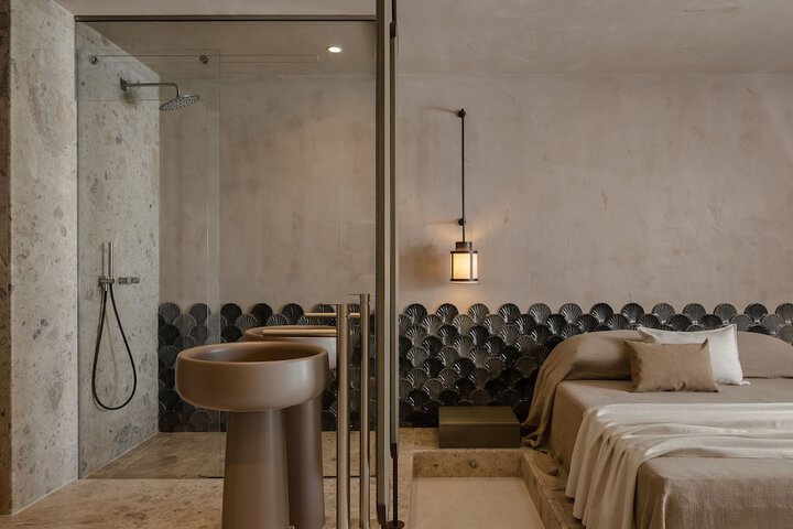 Room 47 of 79