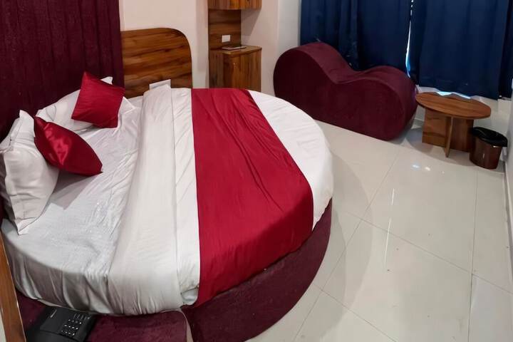 Room 4 of 6