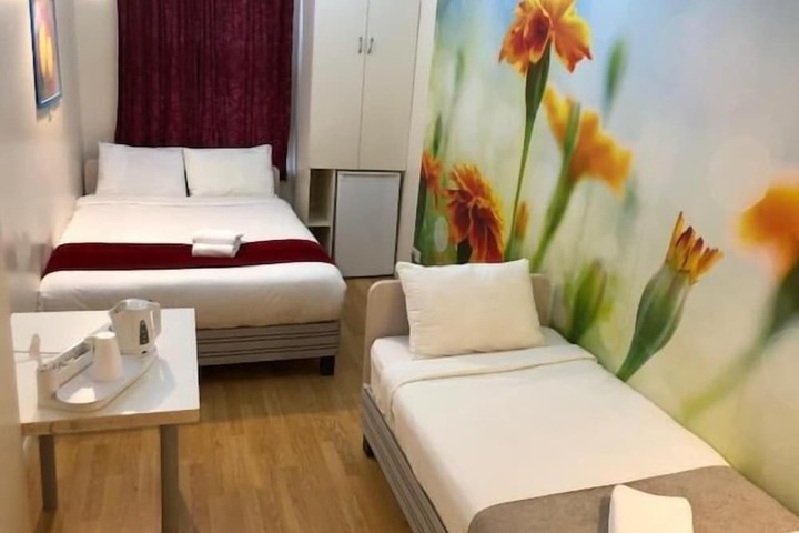 Room 9 of 26