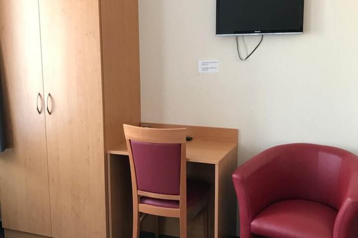 Room 8 of 30