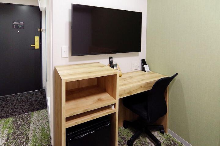 Room 11 of 20