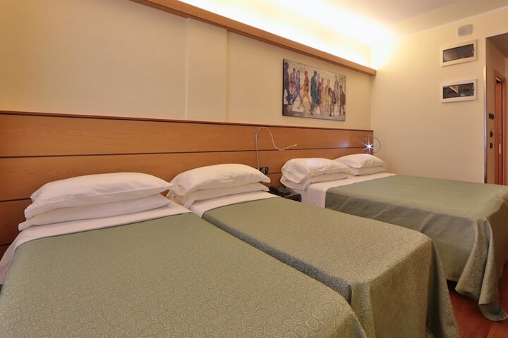 Room 6 of 67