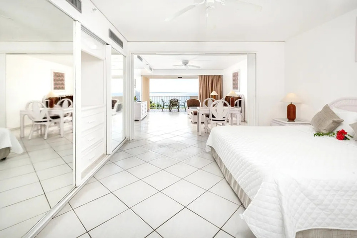 Studio in Lowlands With Pool Access, Furnished Balcony and Wifi
