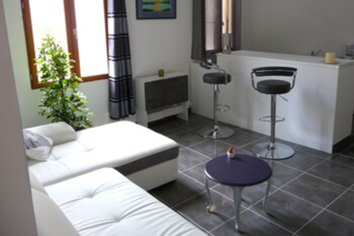 Room 10 of 27