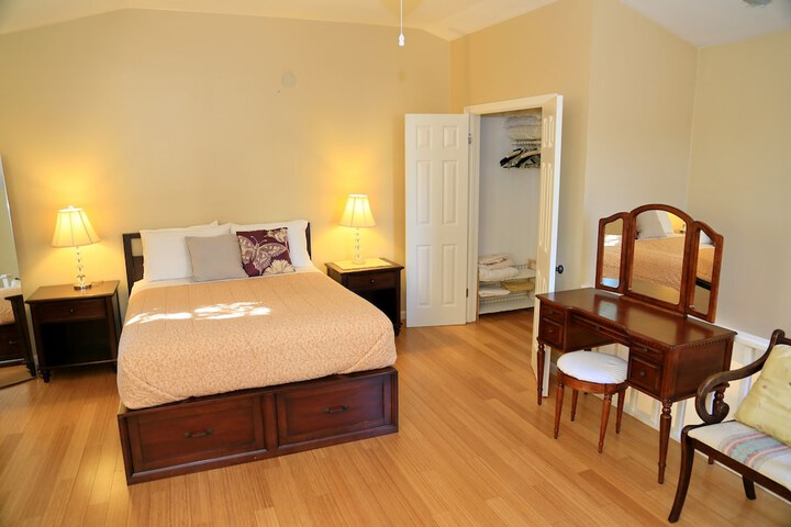 Room 8 of 25