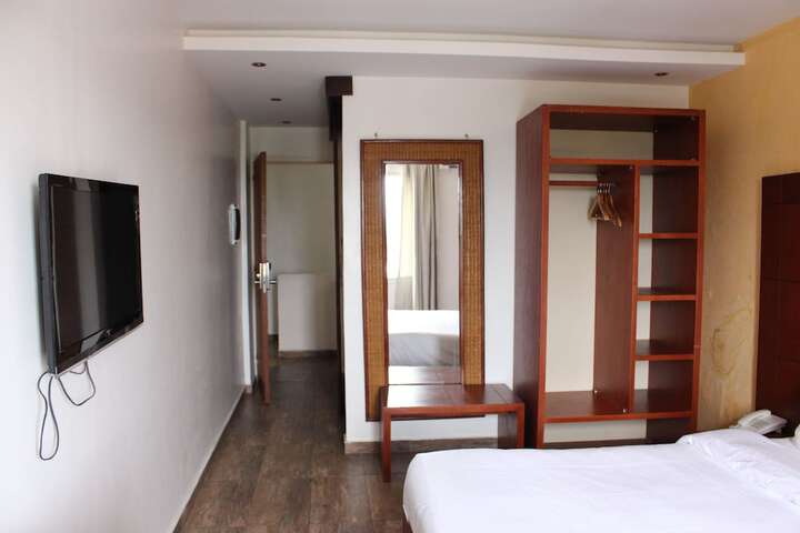 Room 11 of 43