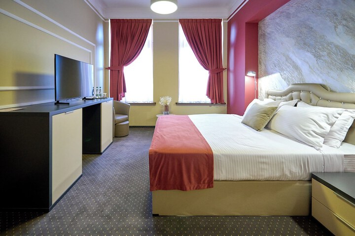 Room 7 of 35