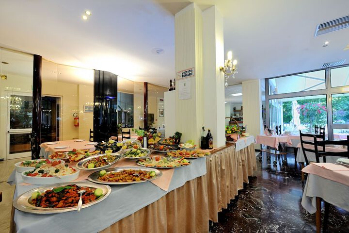 Dining 29 of 46