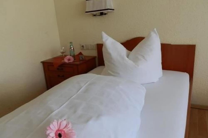 Room 3 of 22