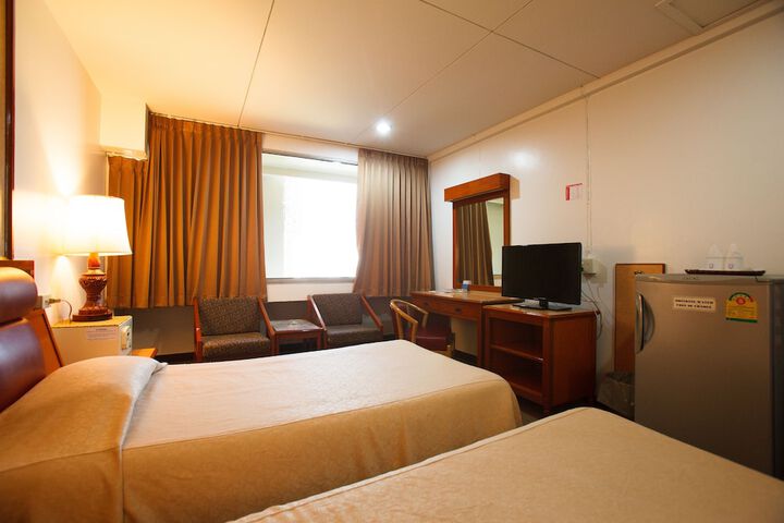 Room 9 of 28