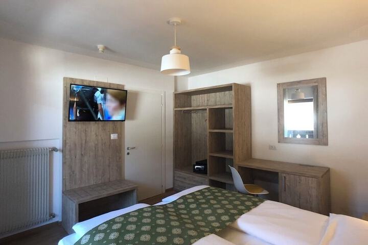 Room 11 of 35