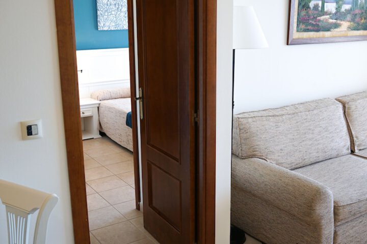 Room 8 of 74