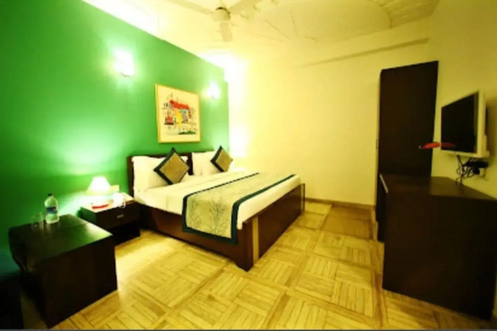 Room 3 of 25