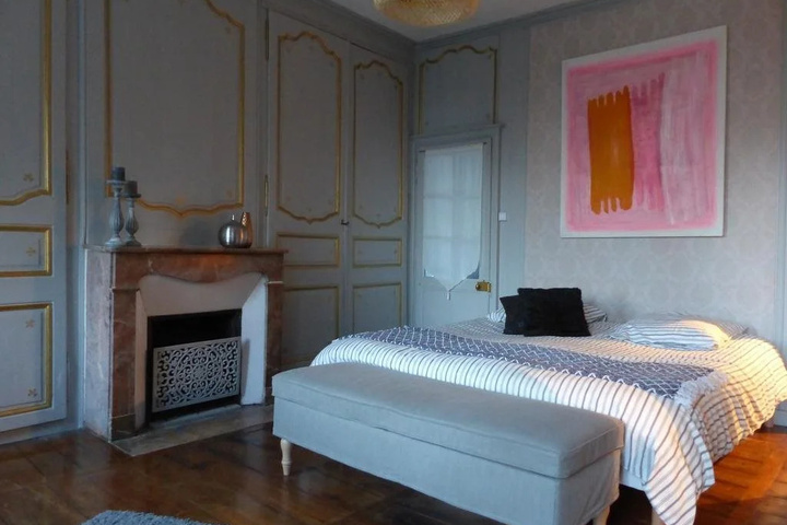Room 2 of 9