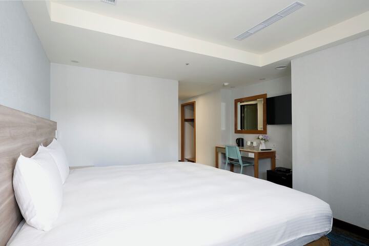 Room 12 of 44