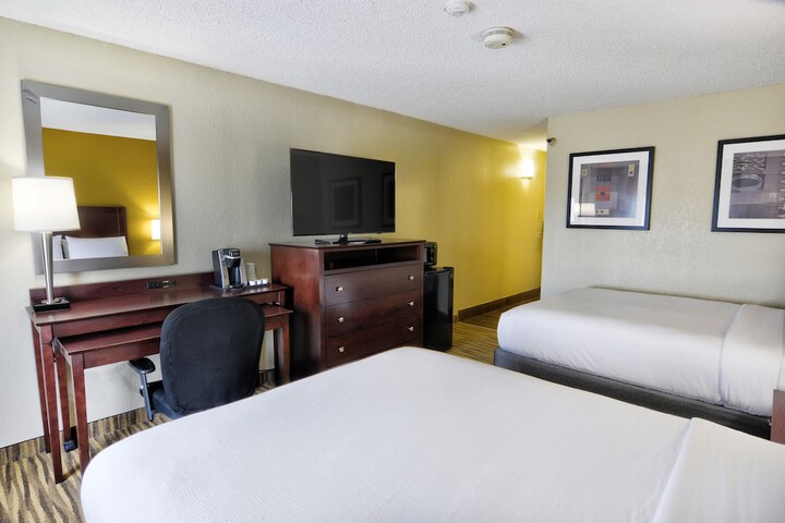 1 King Bed (9 of 19)
