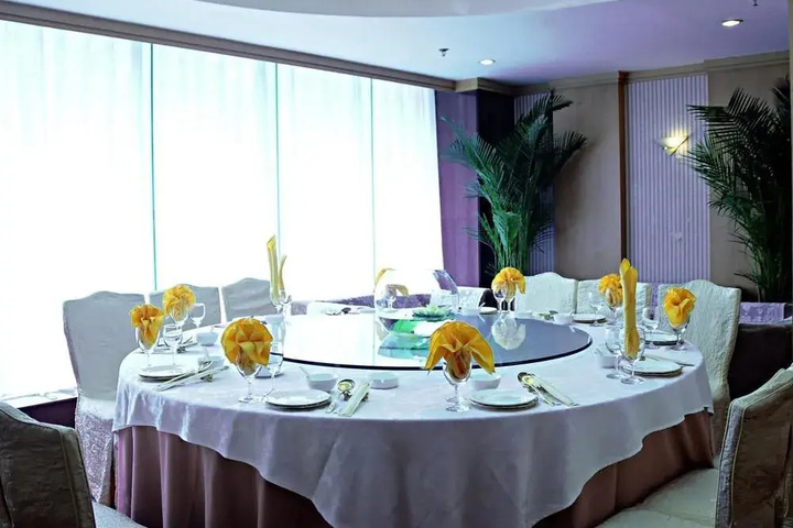 Dining 15 of 19