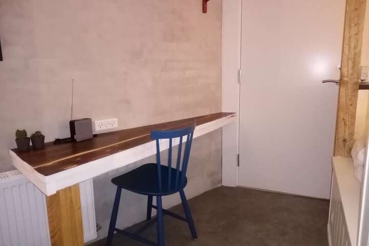 Room 5 of 76