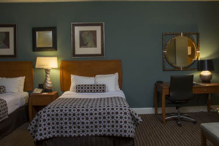 1 King Bed (5 of 8)