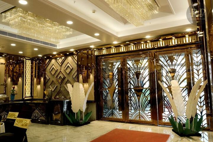 Ballroom/Hall 39 of 43