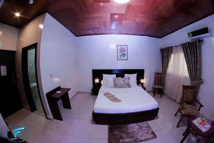 Room 3 of 38