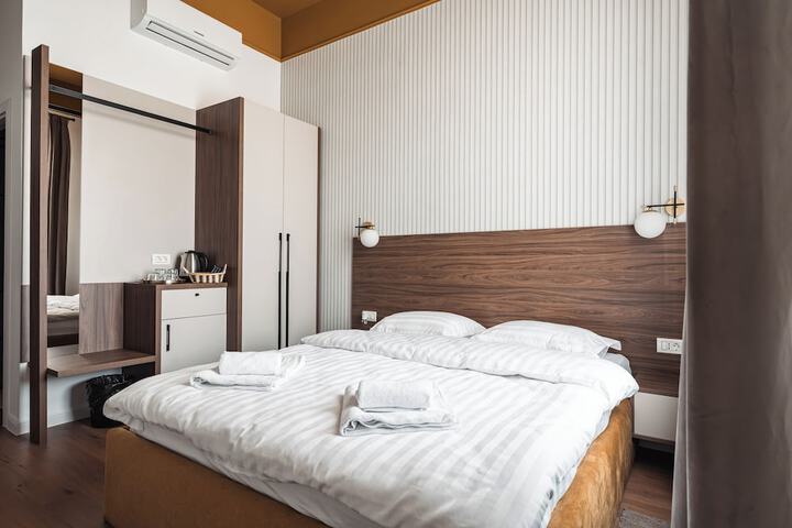 Room 10 of 39