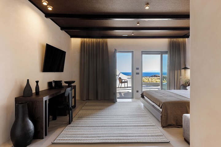 Room 3 of 104