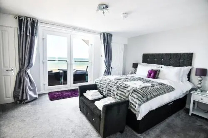 Room 4 of 18