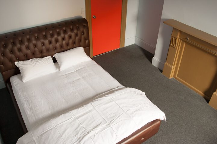 Room 12 of 68