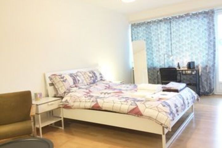 Room 53 of 100