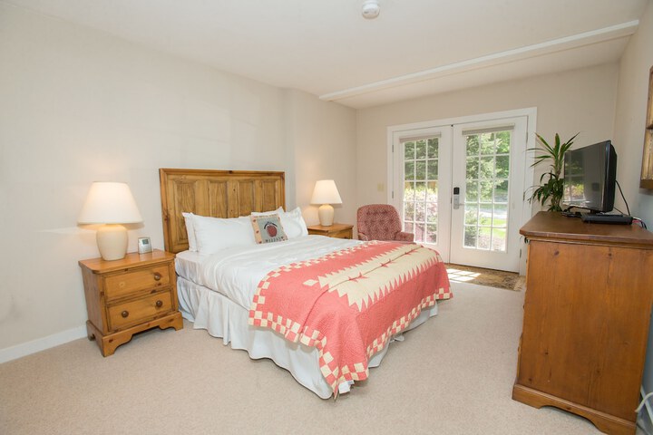 Deluxe King Bed (78 of 119)