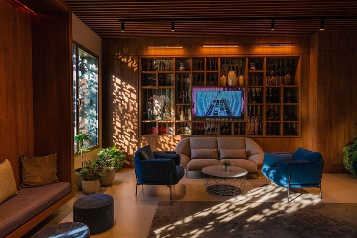 Lounge 101 of 150