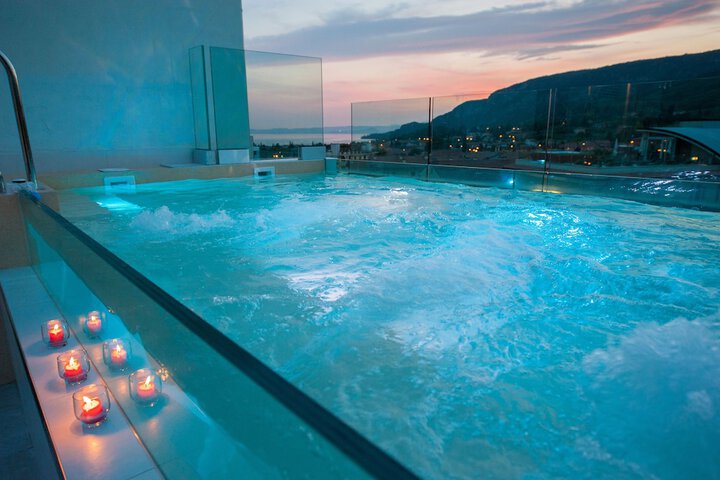 Pool 52 of 84