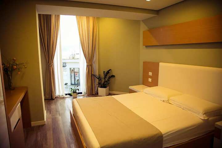 Room 7 of 32