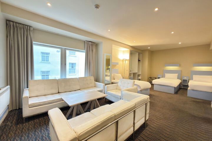 Room 42 of 80
