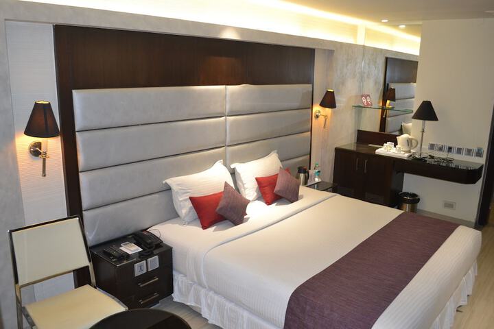 Room 5 of 65