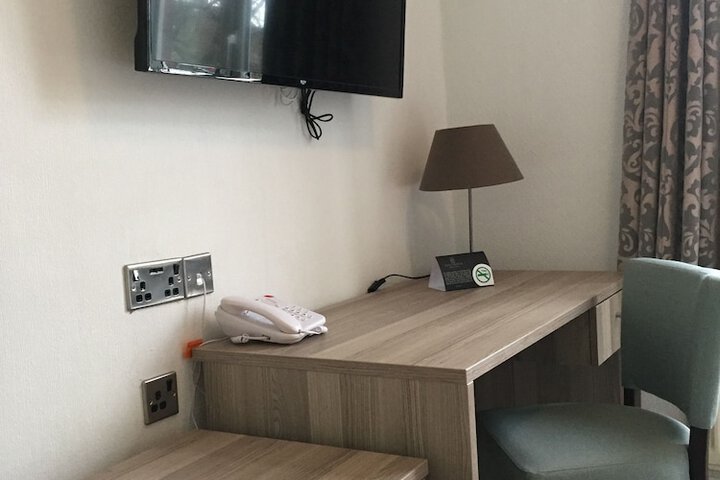 Room 27 of 187