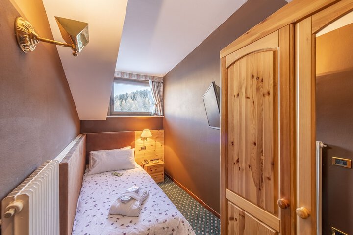 Room 8 of 52