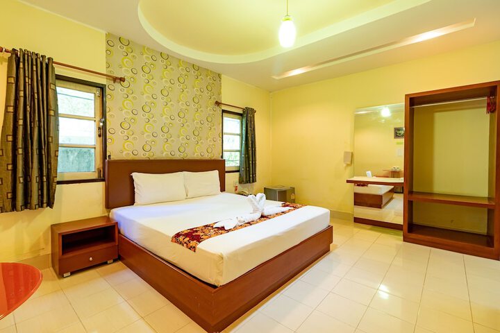 Room 4 of 33